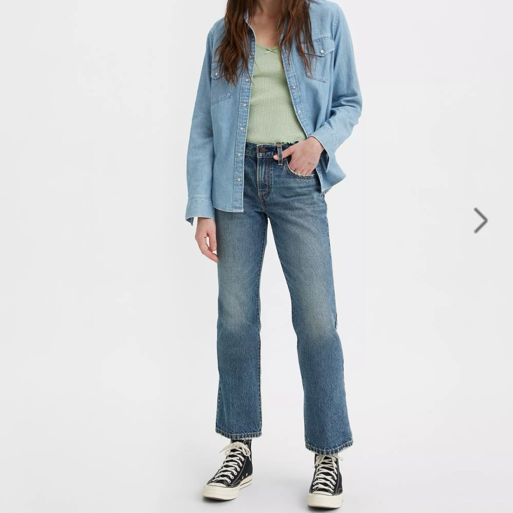 Levi's Middy Bootcut Jeans Women’s Size 26 Lightwash
